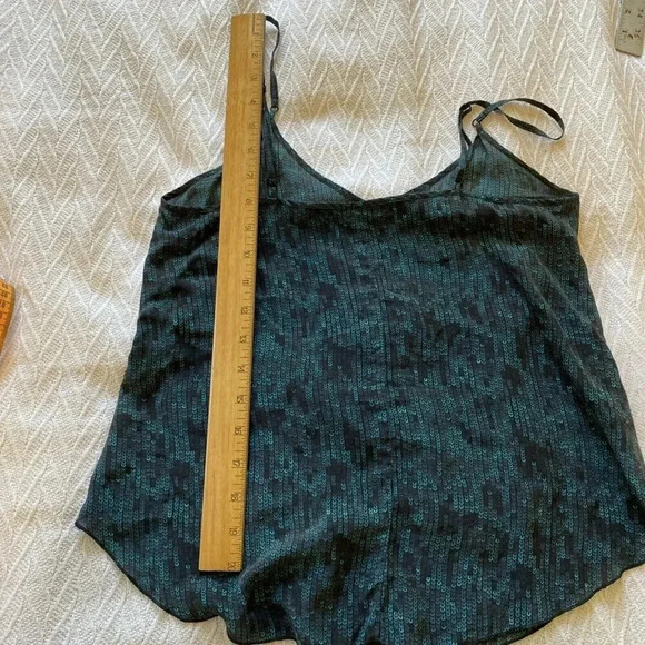 Wilfred Aritzia Silk  Camisole Tank Top Sz XS Emerald Green Black Feminine Light - Picture 11 of 11
